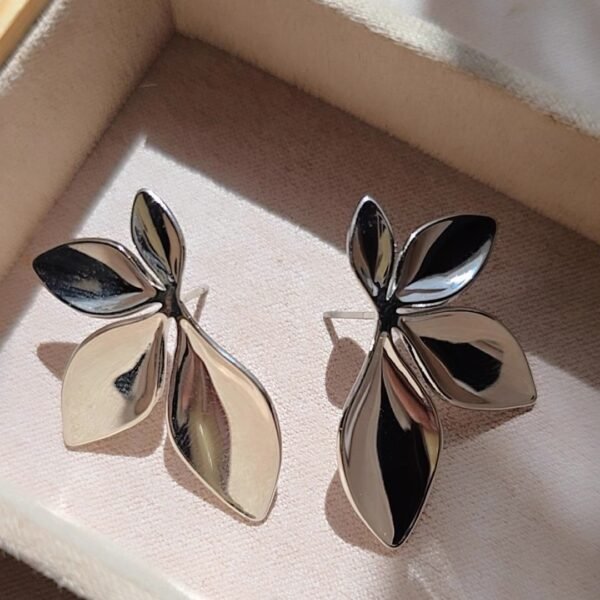 Aretes de medio pétalos